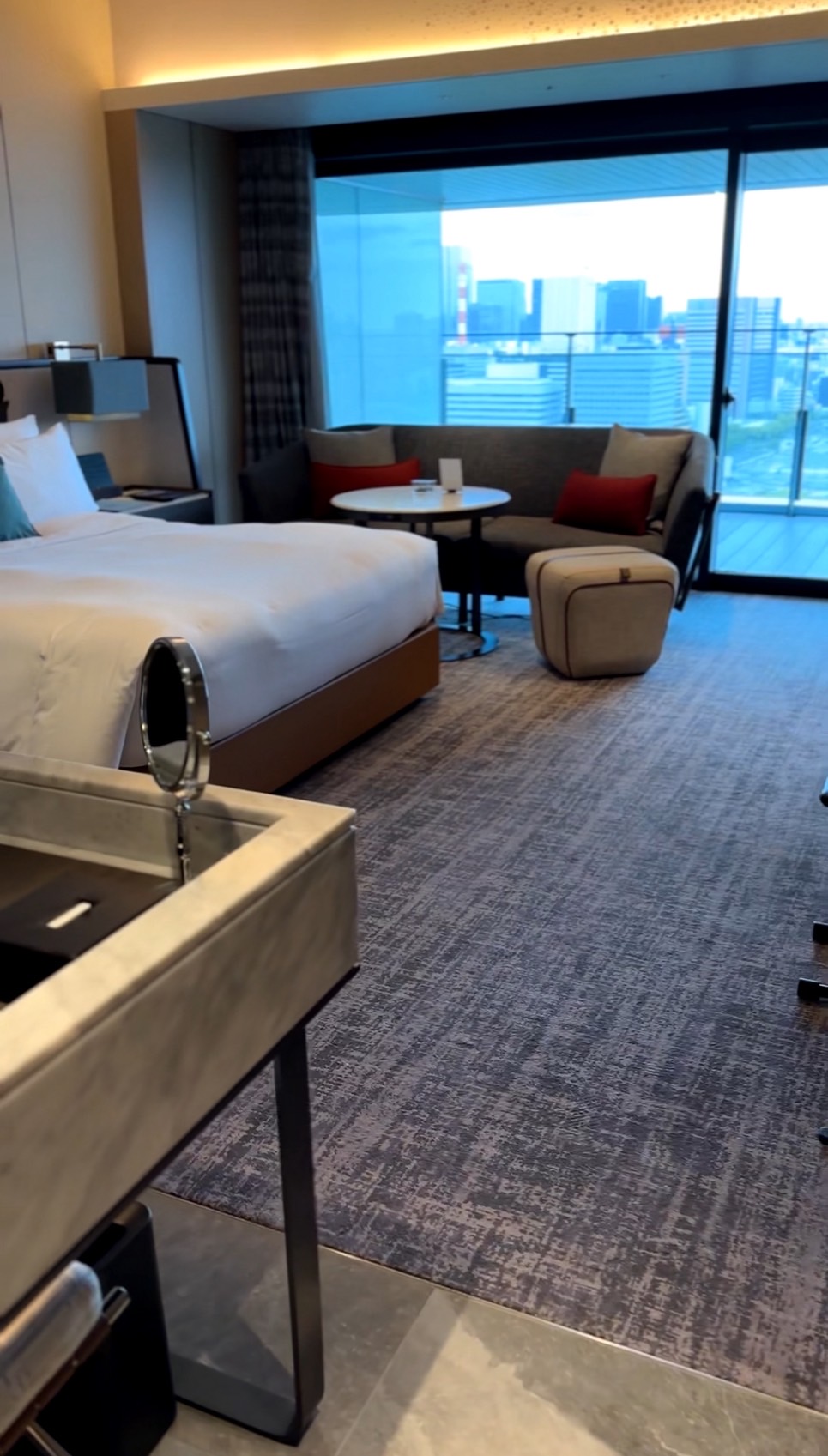 Luxury Tokyo hotel room for a private, foreigner‑friendly outcall experience — Dracula Queen