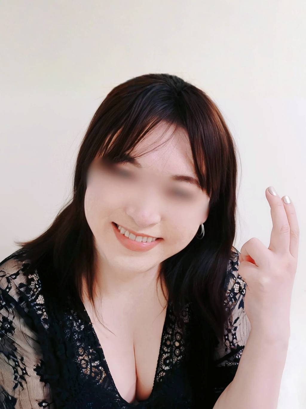 五反田M性感 Dracula Queen 晴山（はるやま）のプロフィール写真。落ち着いた大人の色気と優しい雰囲気が魅力のニューハーフセラピスト